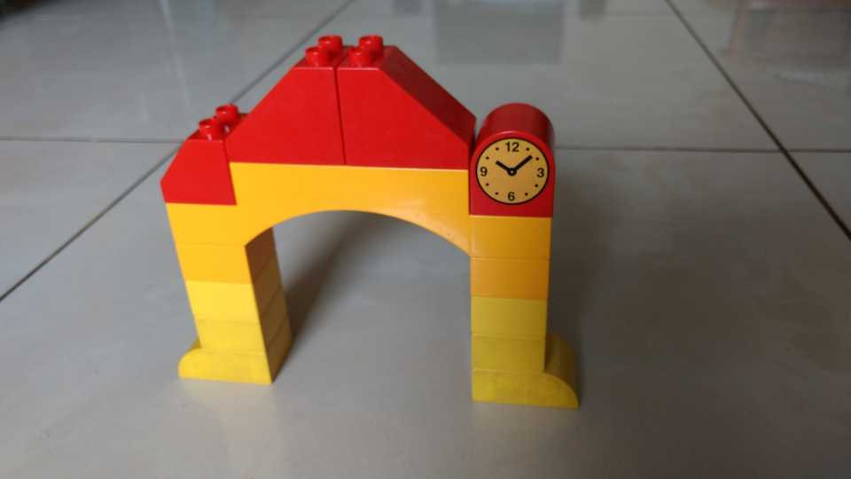 Lego Duplo Railway Station Arch with Clock