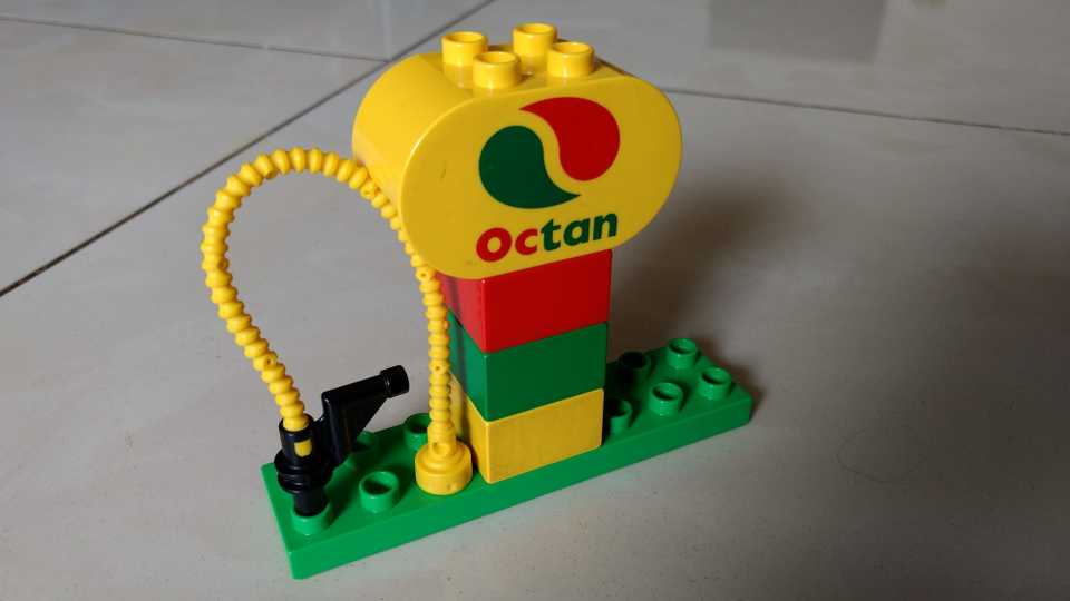 Lego Duplo Fuel Station
